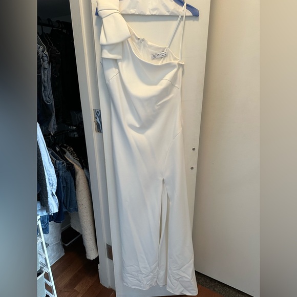 MacDuggal White Bow One Shoulder Gown - Picture 2 of 4